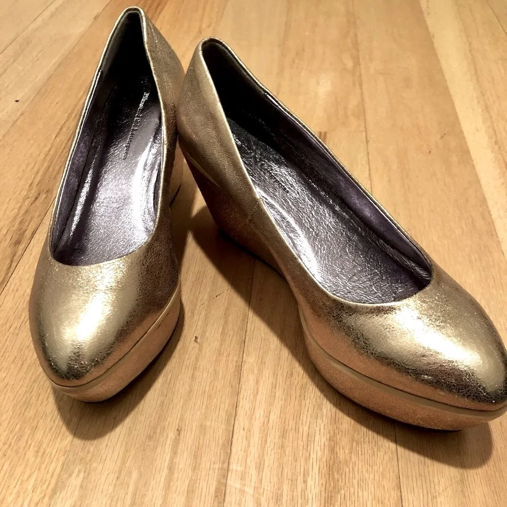 Anthropologie 90s Gold Retro Leather Platform Pumps, sz 7.5
